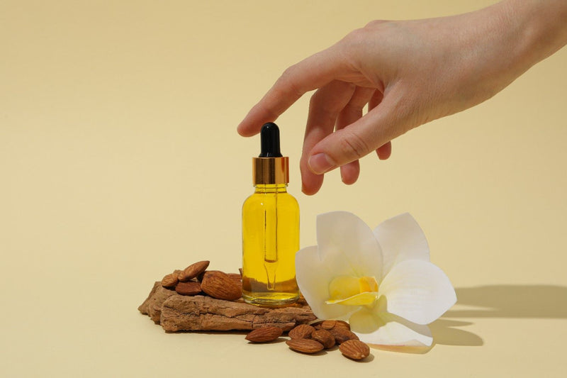 Neelibhringadi Oil Uses: Benefits, Ingredients &amp; How to Use It for Hair